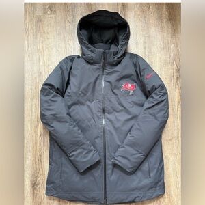 Nike NFL Tampa Bay Buccaneers Team Issue 550 Duck Down Jacket Large DC3230-060